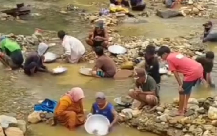 sungai penghasil emas