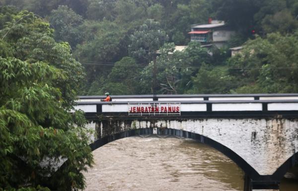 Jembatan Panus