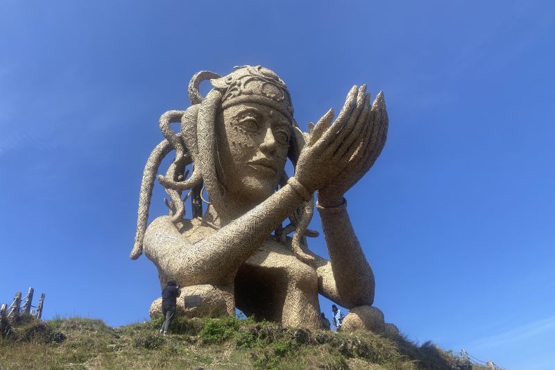 Patung Anyaman Bambu