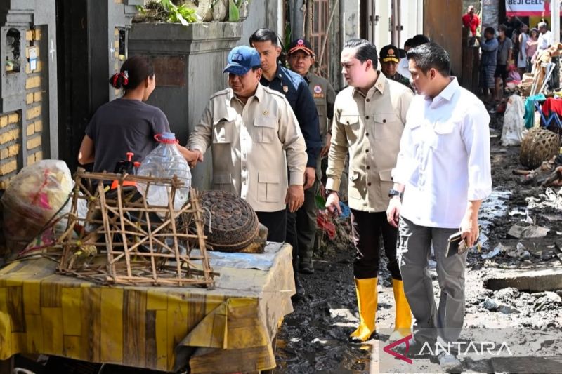 Prabowo Jenguk Korban Banjir di Bali
