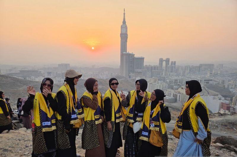 Menjemput Senja dan Keheningan Masjidil Haram di Jabal Khandamah