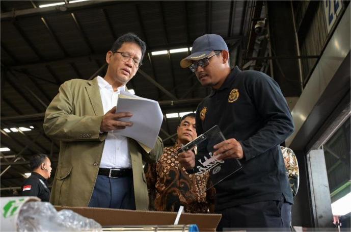 Pakaian Bekas Bermerek