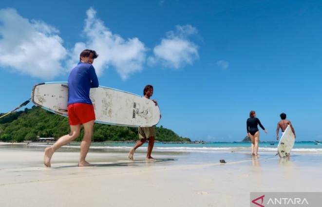 Pantai Selong Belanak, Lombok Tengah