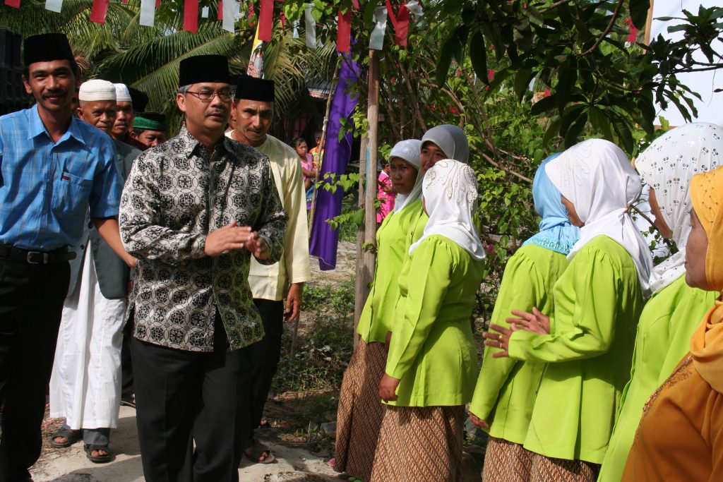 Akil Mochtar Kunjungi Warga