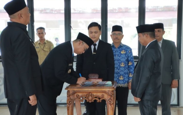 Bupati Bengkayang Dorong Peningkatan Layanan Air Bersih untuk Warga 