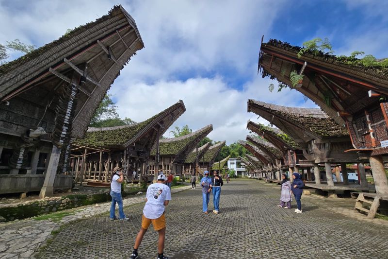 Rumah Adat Tongkonan