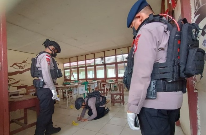 pelemparan bom molotov