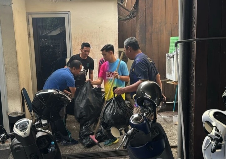 ASN Pemkot Pontianak Gotong Royong Bersihkan Lingkungan Kantor