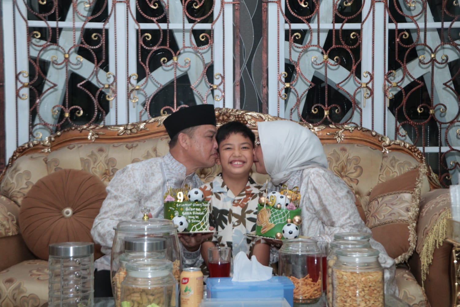 Gubernur Ria Norsan dan Erlina Saat Silaturahmi Lebaran