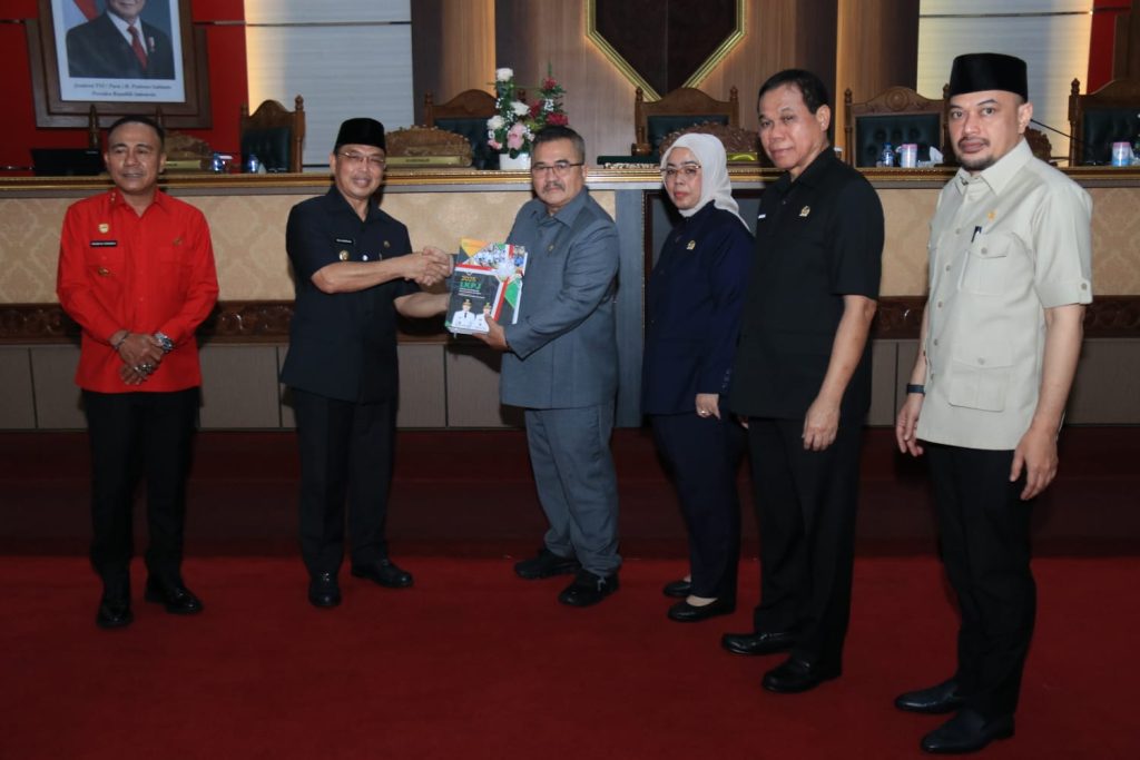 Gubernur Kalbar Serahkan LKPJ