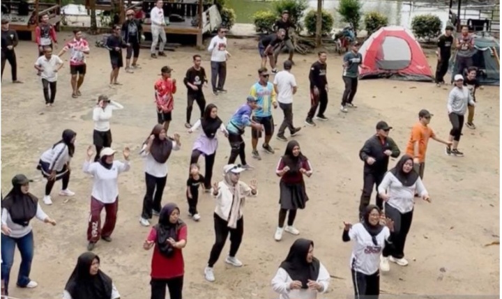 berkemah dan olahraga