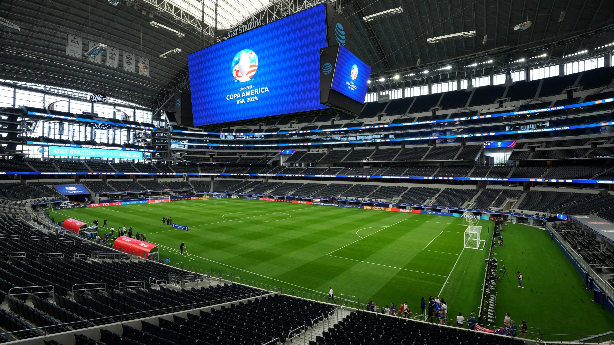 Stadion Piala Dunia 2026, Transformasi dari Stadion Buatan ke Alami, Ukuran Stadion Standar NFL ke FIFA