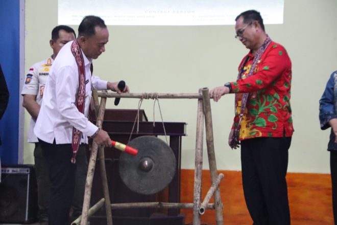 Wagub Krisantus Acara Gereja