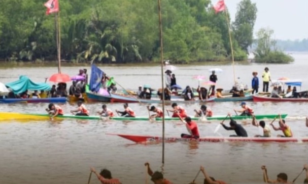 Lomba Sampan Bidar Ramaikan Perayaan Robo-robo Kubu Raya