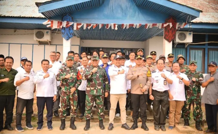 Tangani Karhutla Ella Hilir, Bupati Melawi dan Satgas Mabes TNI Turun Langsung