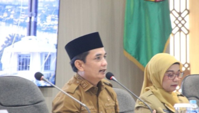 Awasi pemerintah