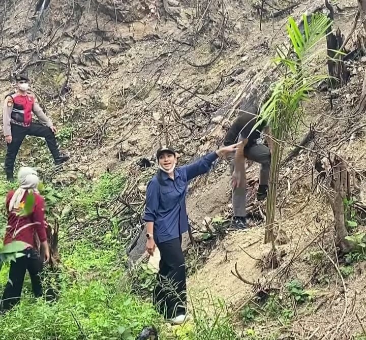 Bupati Dharmasraya, Annisa Suci Ramadhani.