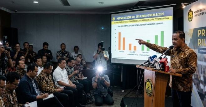 Senyum Jakarta, Tangis Tanah Tambang: “Ayah Sekolahku Masih Lanjutkah?